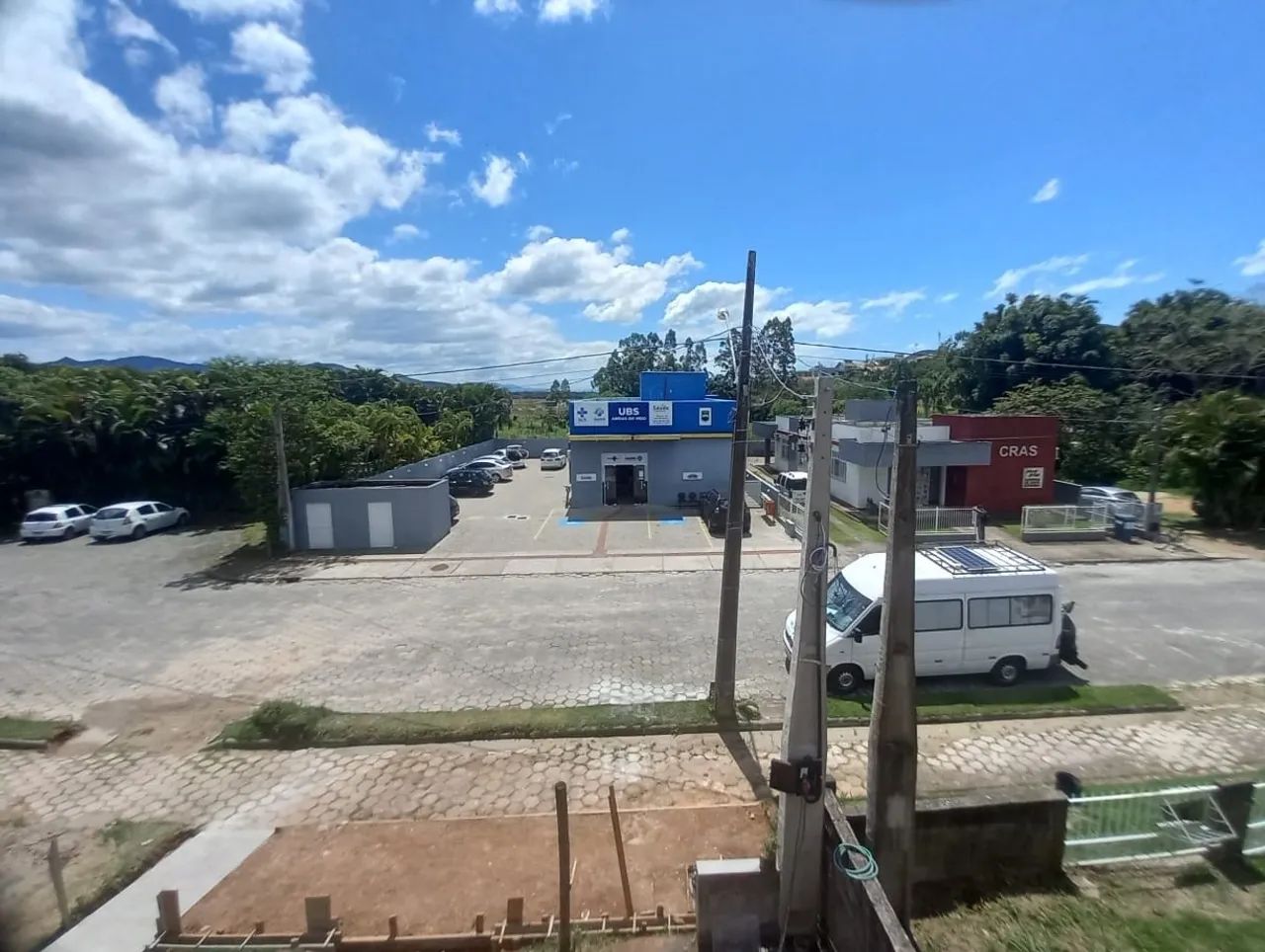 Prédio Comercial com duas lojas térreas e dois apartamentos em Governador Celso Ramos - Foto 3
