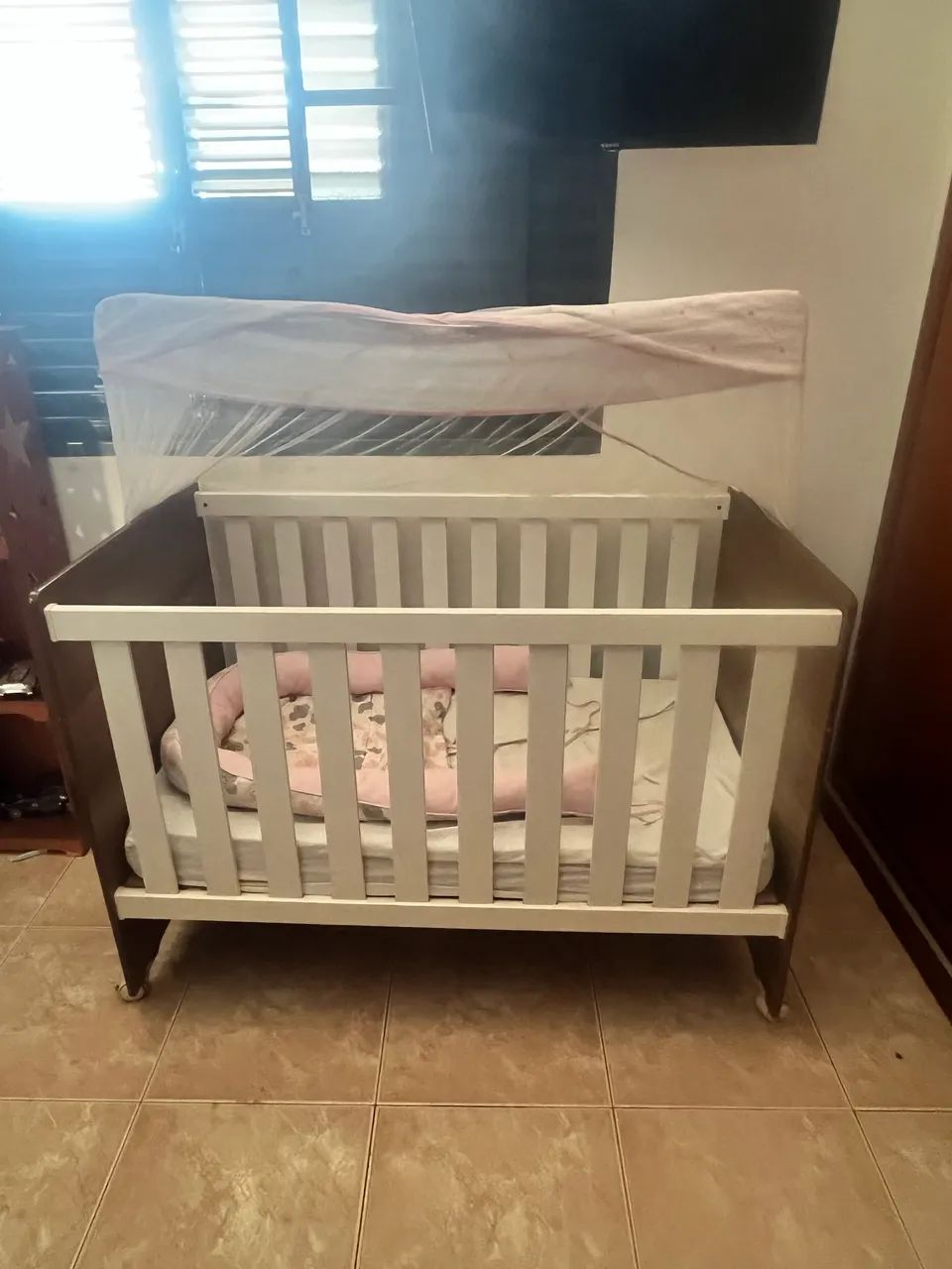 Berço com colchão 