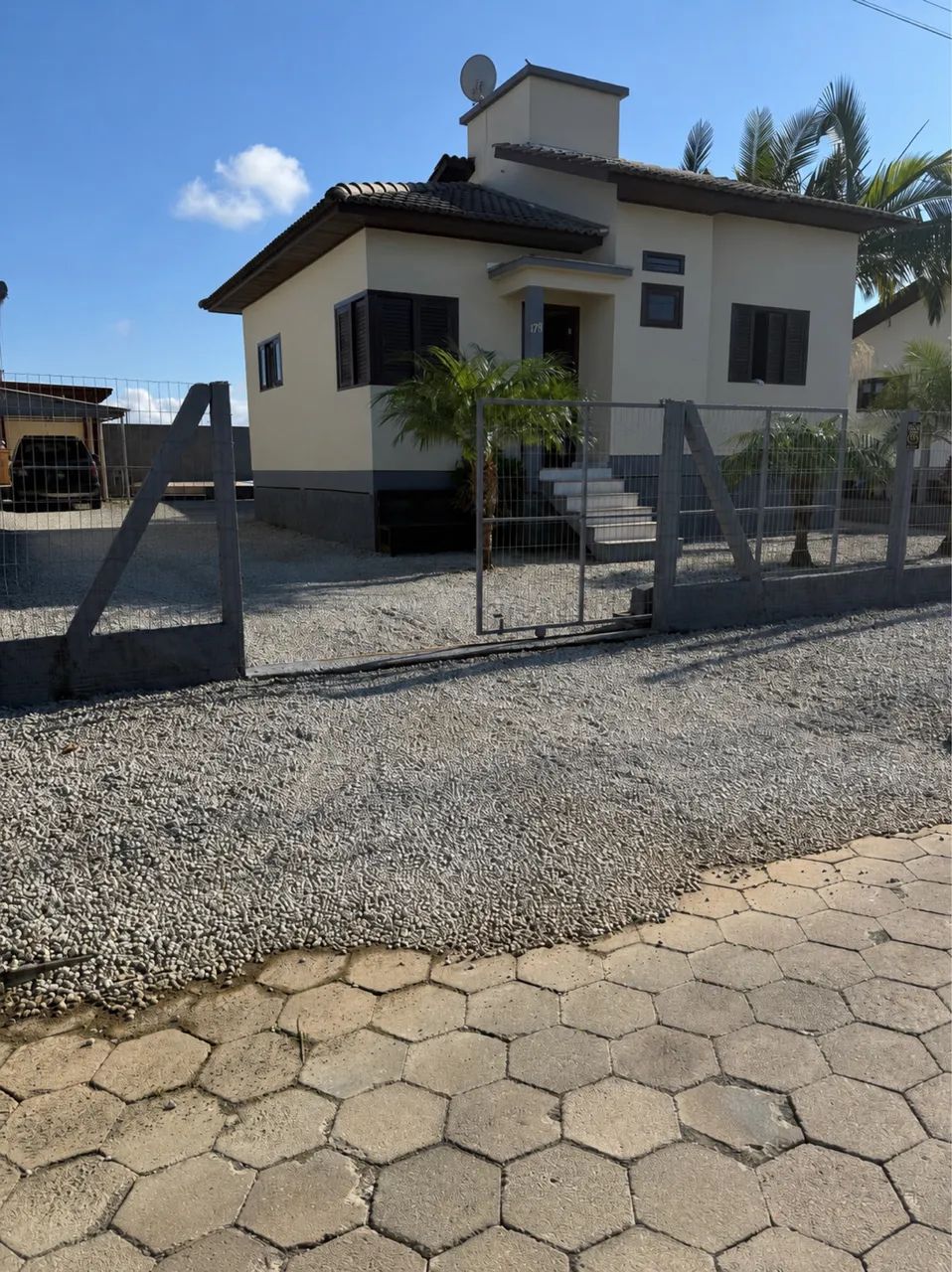 Casa com piscina a venda - Forquilhinha/SC