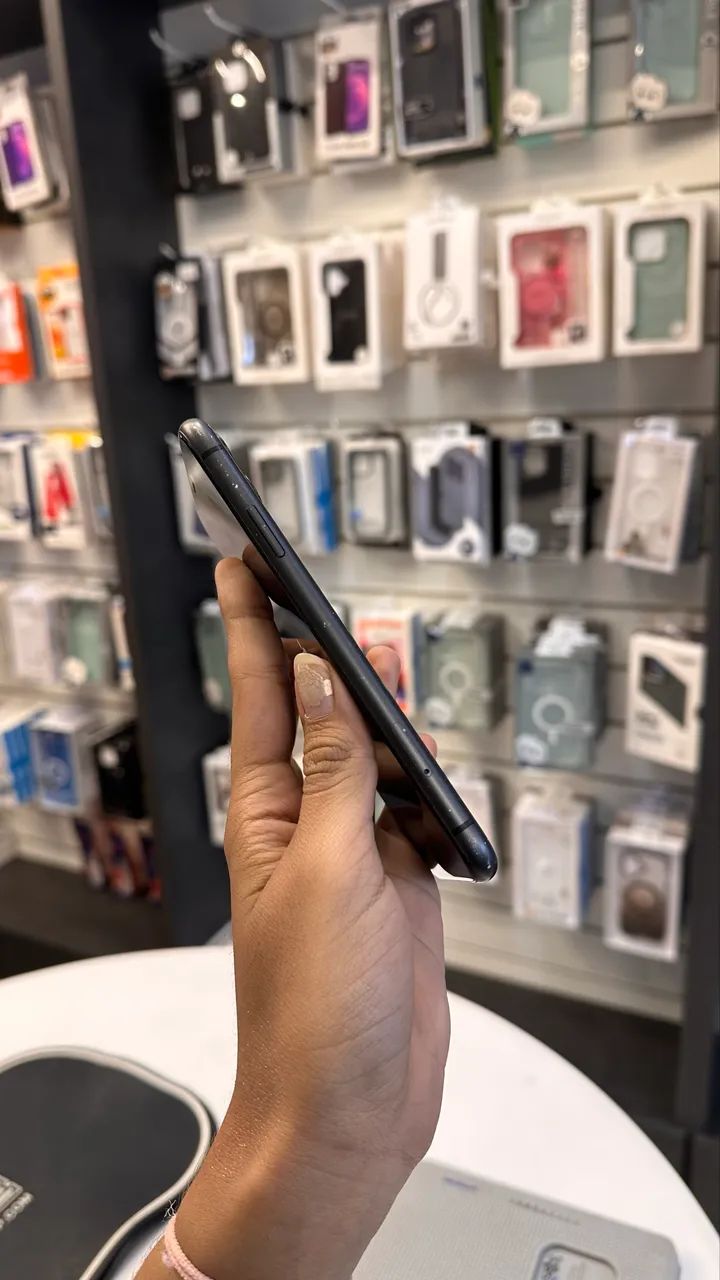 iPhone 11 - 64GB preto - Foto 4