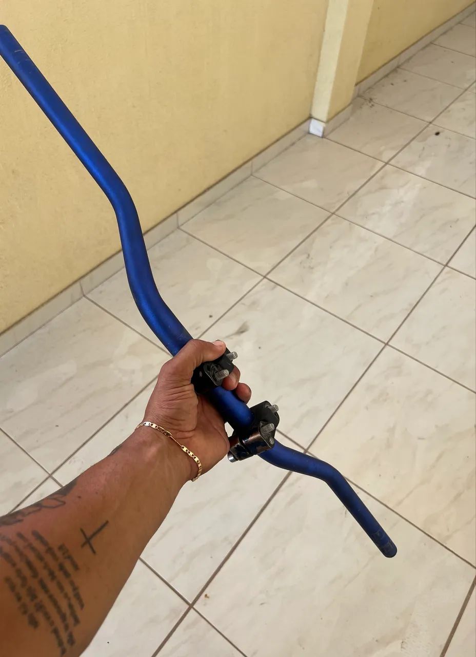 Guidão esportivo semi novo 