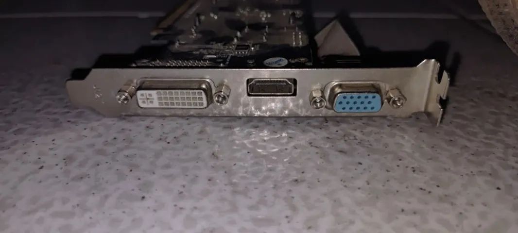 Placa de video GT210 1gb - Foto 3