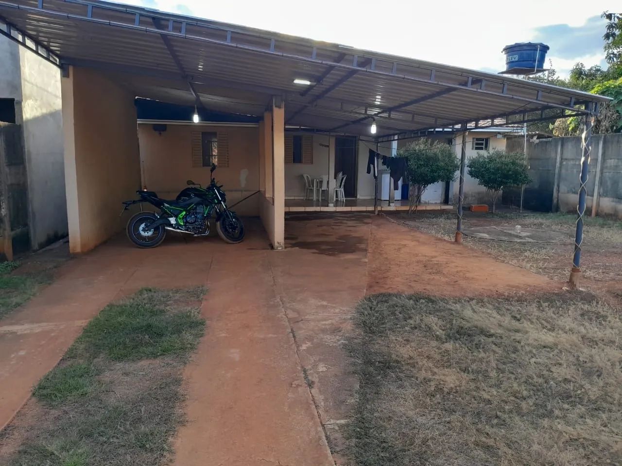 Barracão com 2 quartos, sala , cozinha banheiro e 2 garagem coberta 