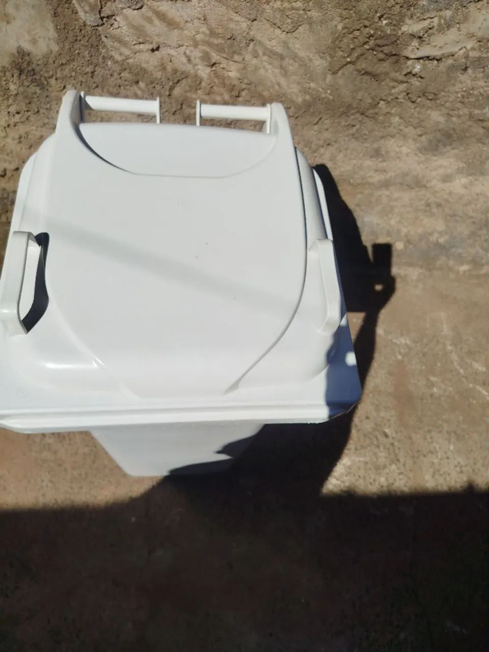 Lixeira nova com rodinhas 