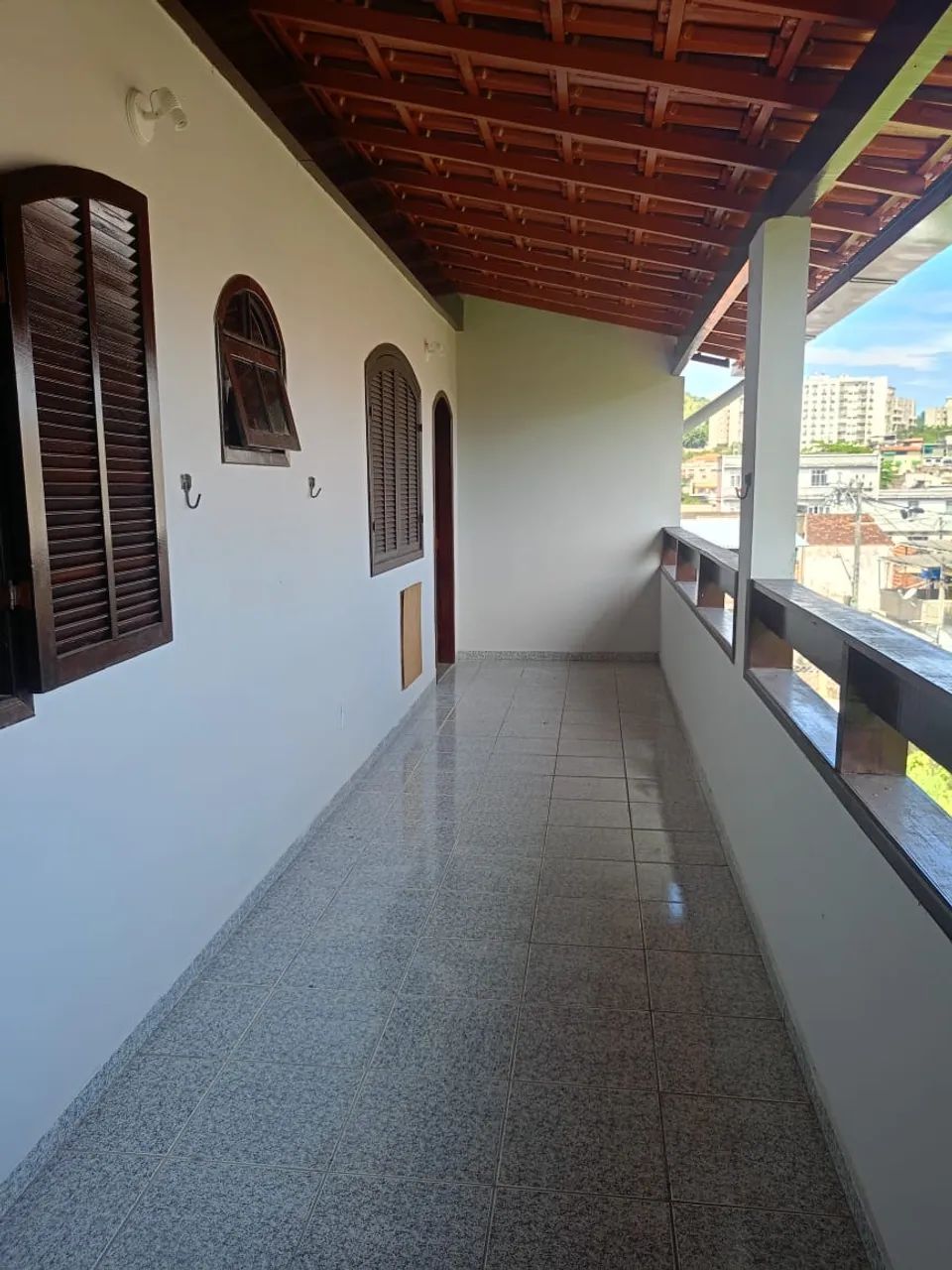 ALUGO CASA RECÉM REFORMADA NO FONSECA