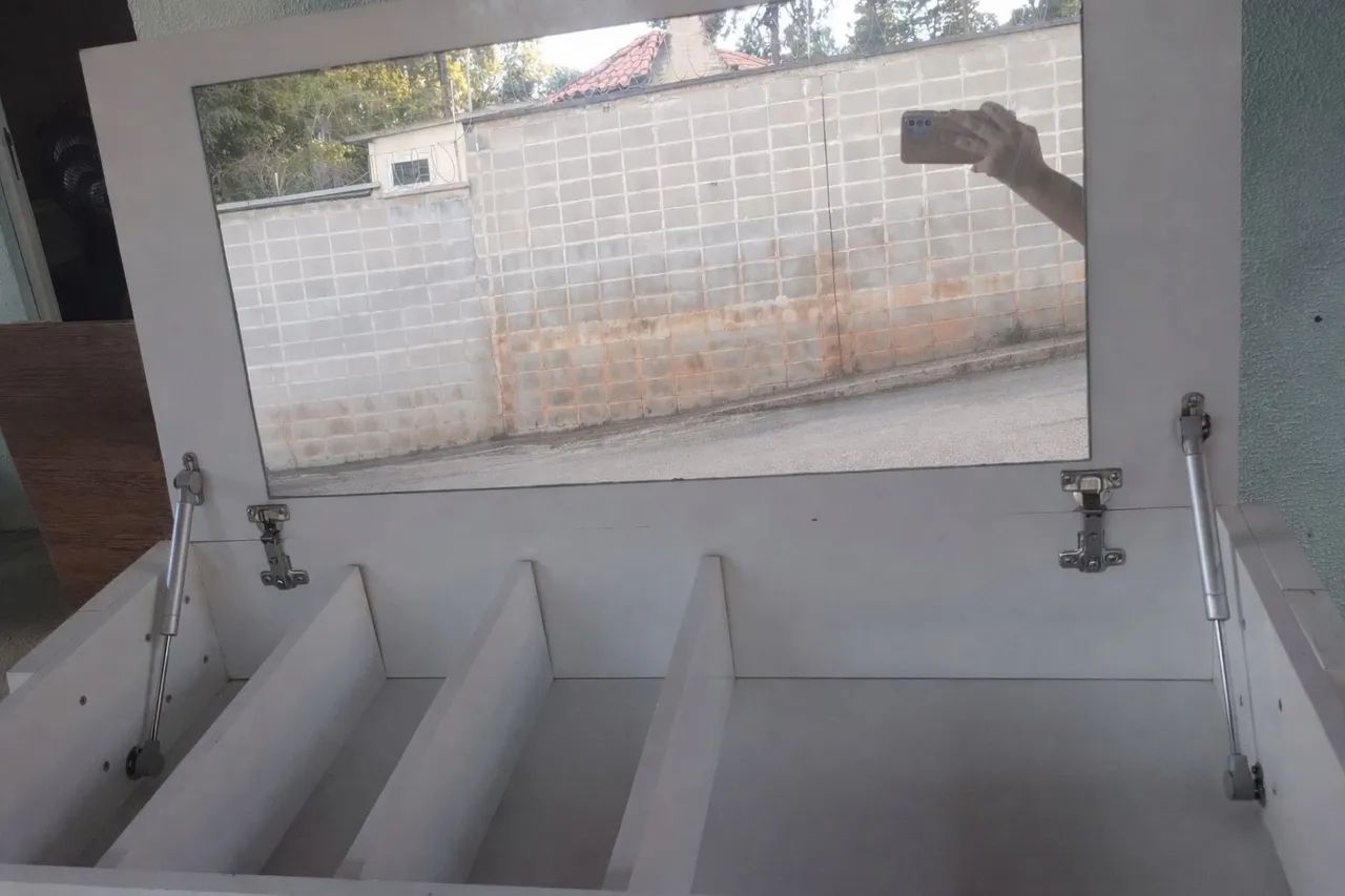 Mesa escrivaninha e penteadeira com espelho. - Foto 3
