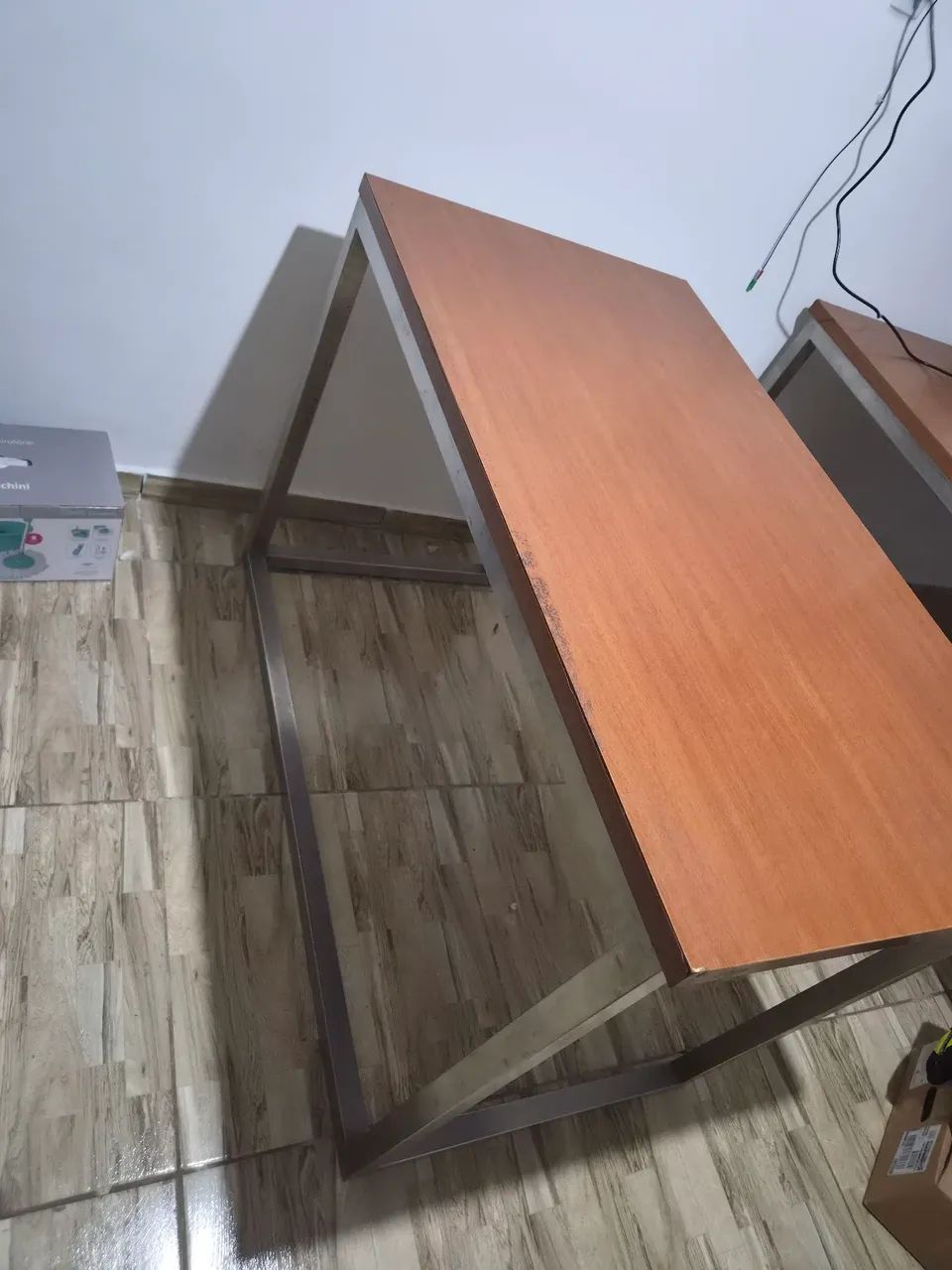 Mesa 1,30mx70cm extremamente resistente! - Foto 2