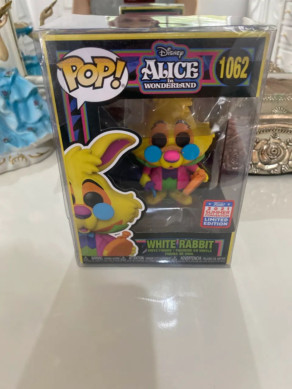 Funko pop Disney coelho branco white rabbit black light 