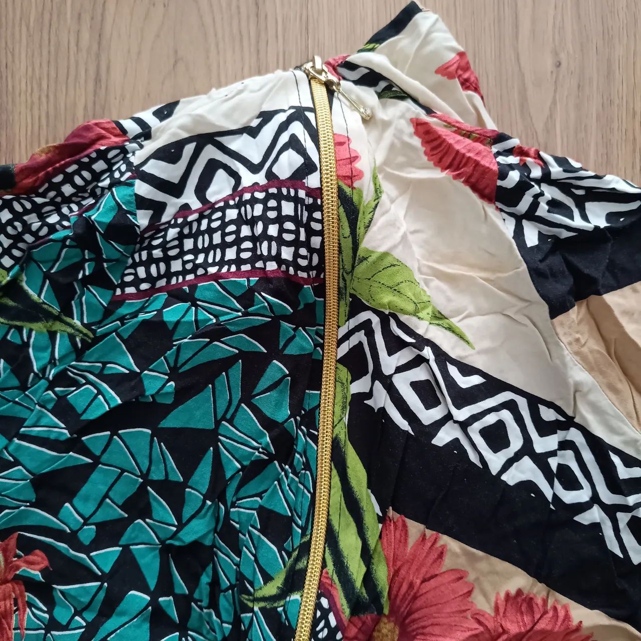 Blusa M feminina estampado com zíper brechó  - Foto 4