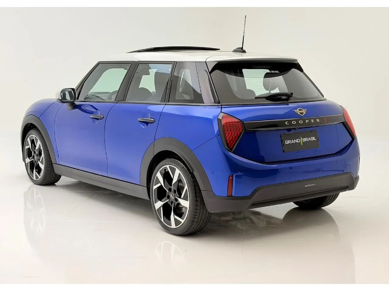 Mini Cooper 2.0 16V Twinpower Gasolina S 2P Steptronic 2026 - Foto 5