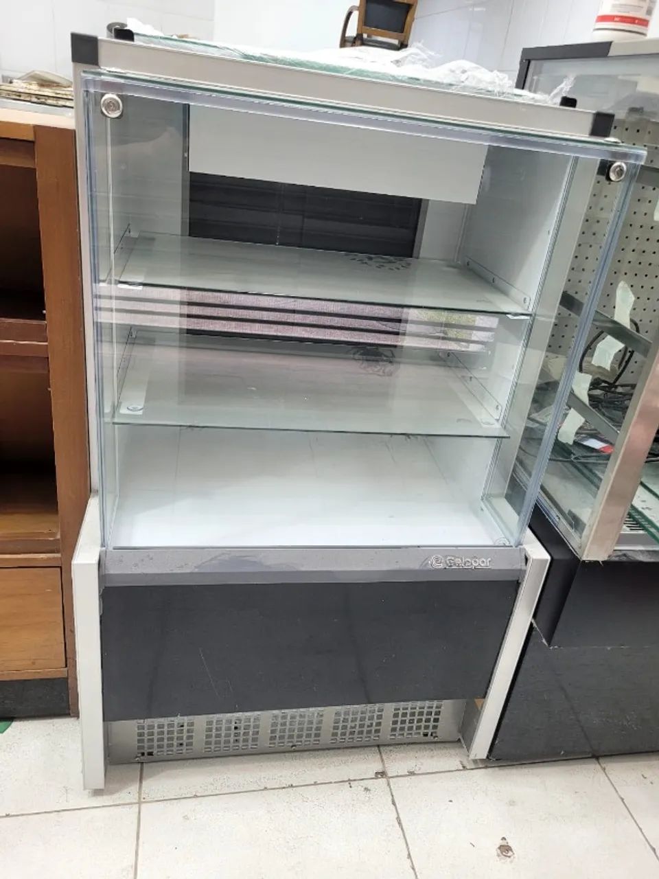 Vendo Vitrine neutra caixa gelopar - Foto 3
