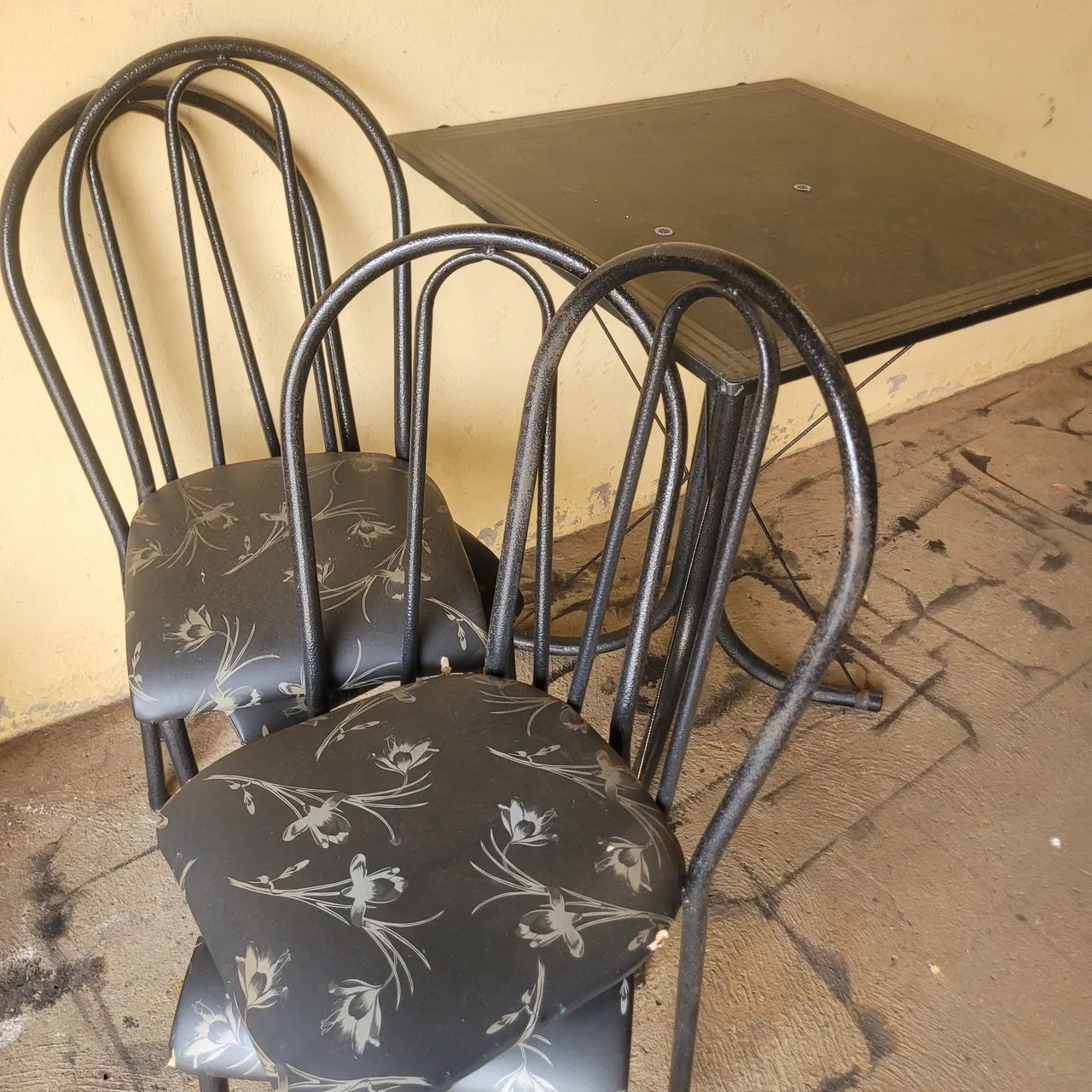 Mesa com 4 cadeiras