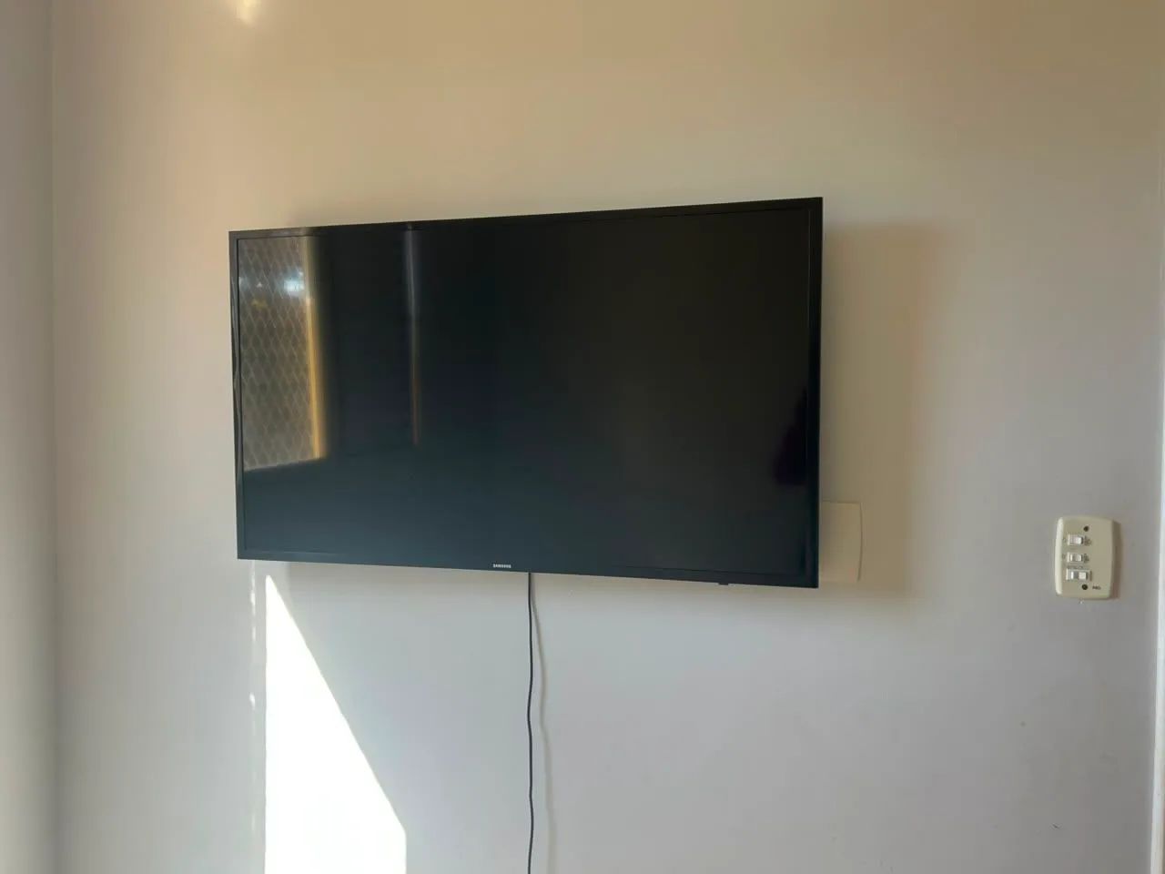 Smart Tv Full Hd - 43 polegadas semi nova - Foto 3