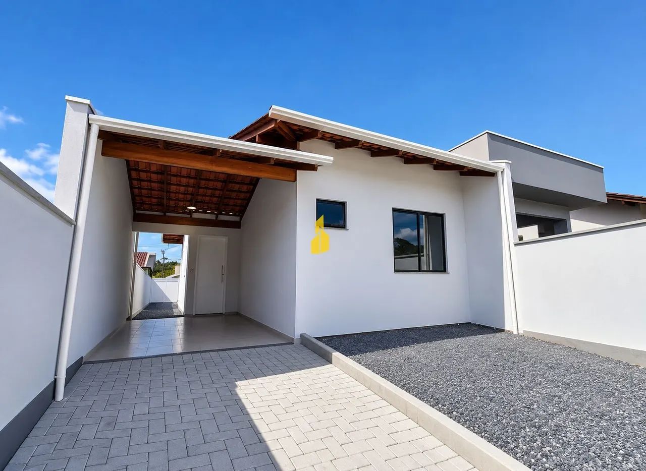 Casa com 02 quartos sendo 01 suíte