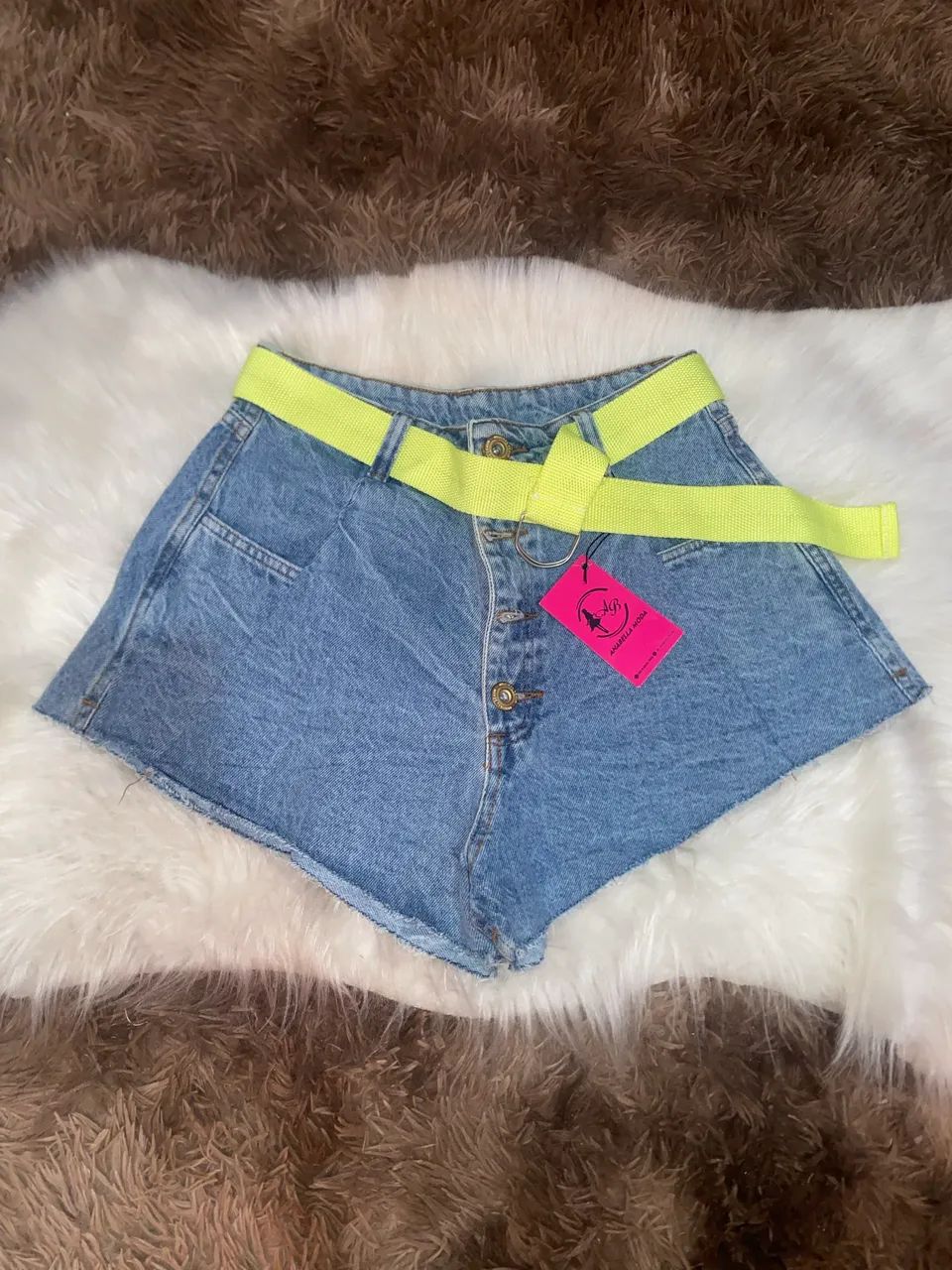 VENDO SHORT COM ETIQUETA AINDA  - Foto 2
