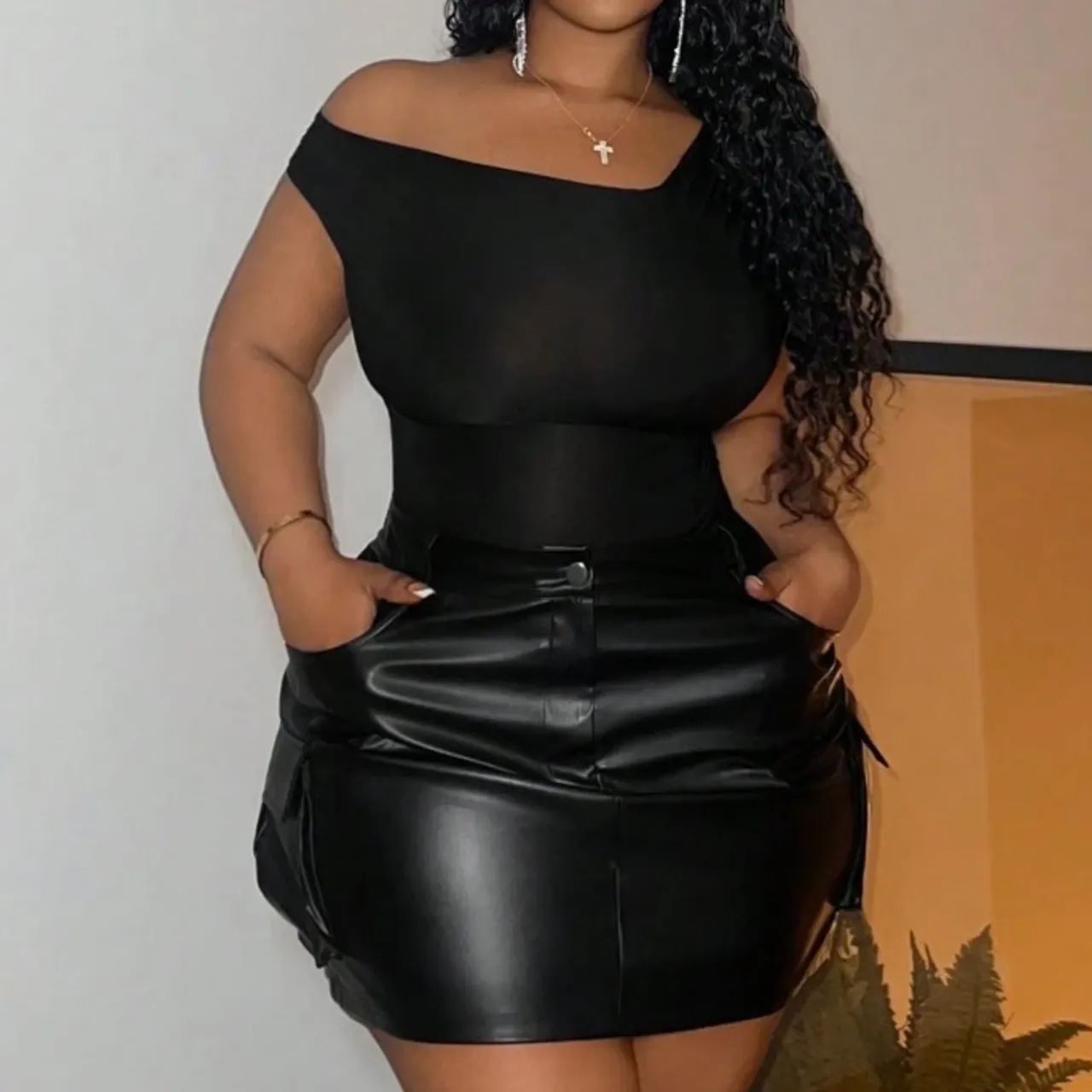 Mini saia cargo de couro - plus size