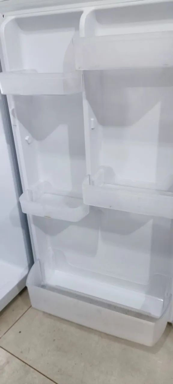 Frigobar Electrolux 122 litros branco - Foto 2