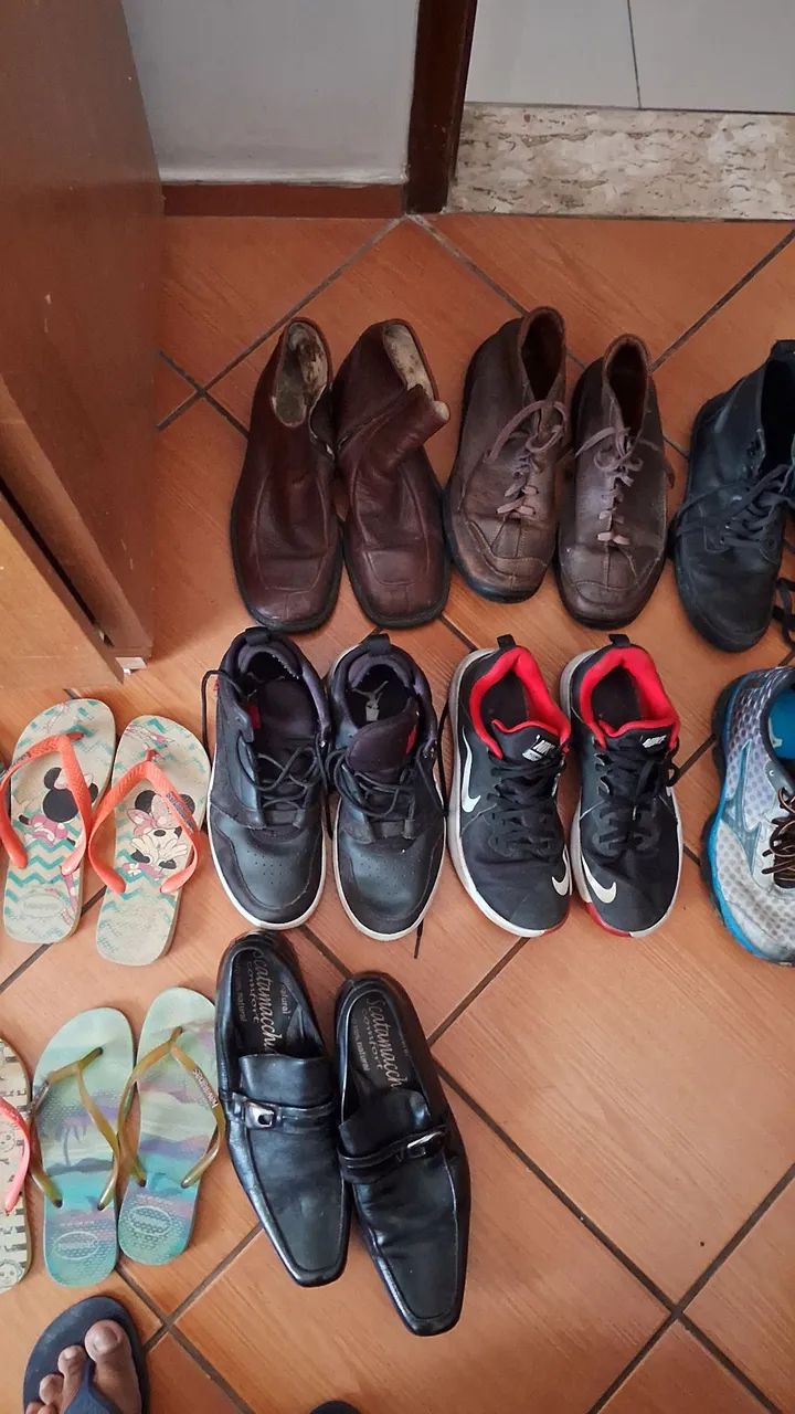  Sapatos variados.