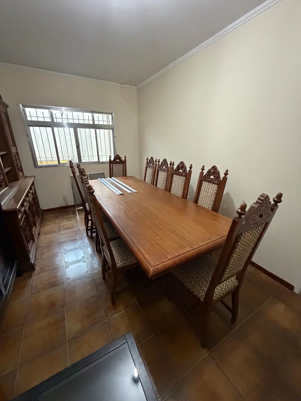 Mesa com 10 Cadeiras em Madeira Maciça - Foto 4