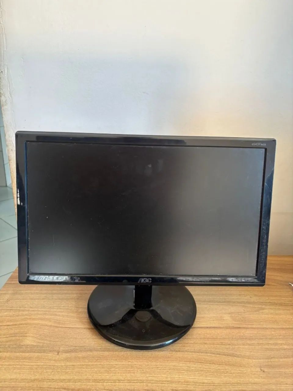 Monitor Led 18.5 Widescreen Aoc E943f R R$ 100,00