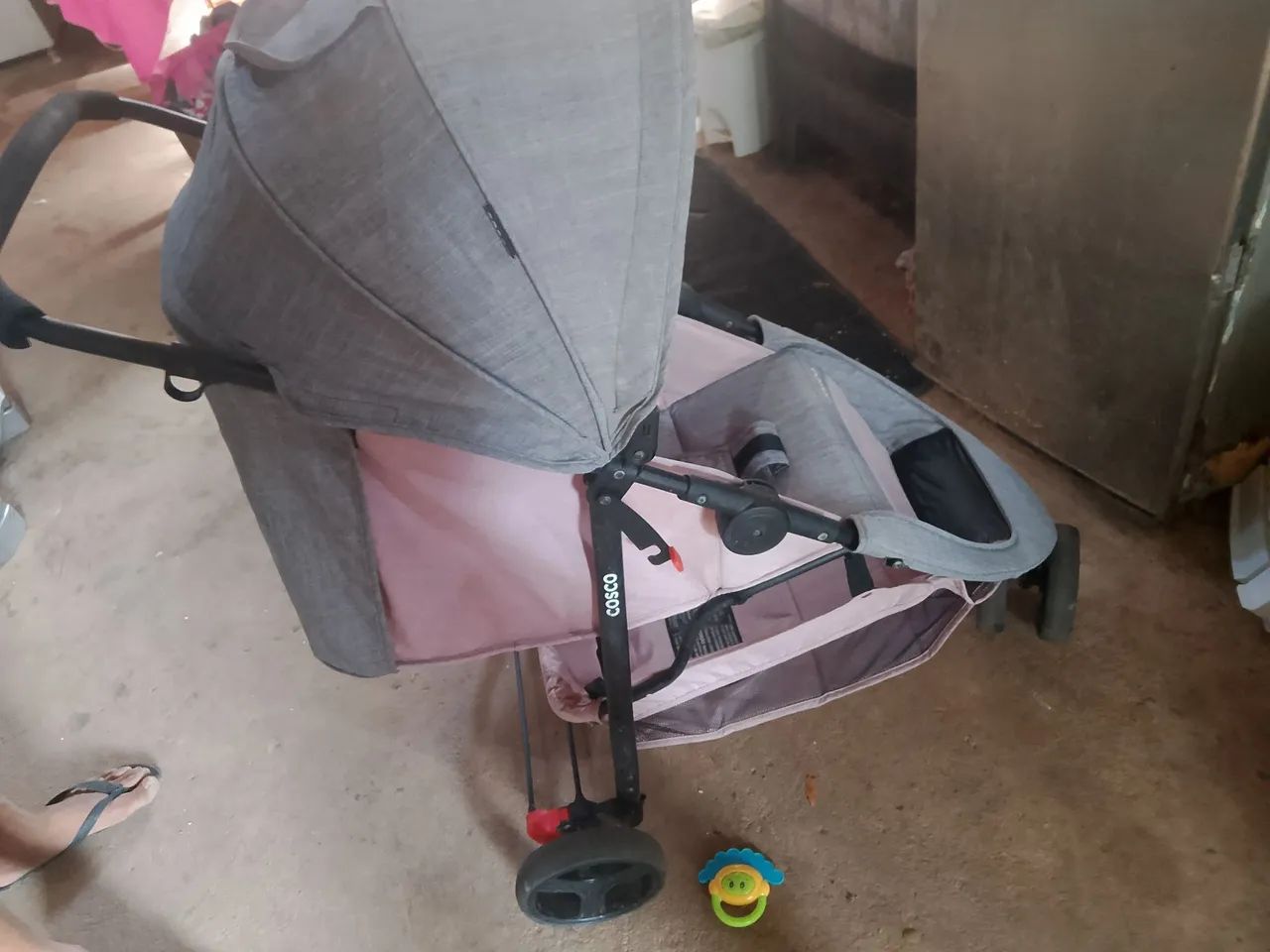 Um carrinho de bebê feminino  - Foto 3