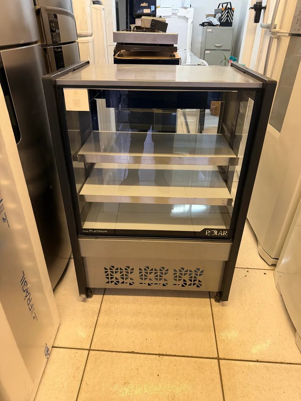 Vitrine polar neutra com caixa 80 CM 