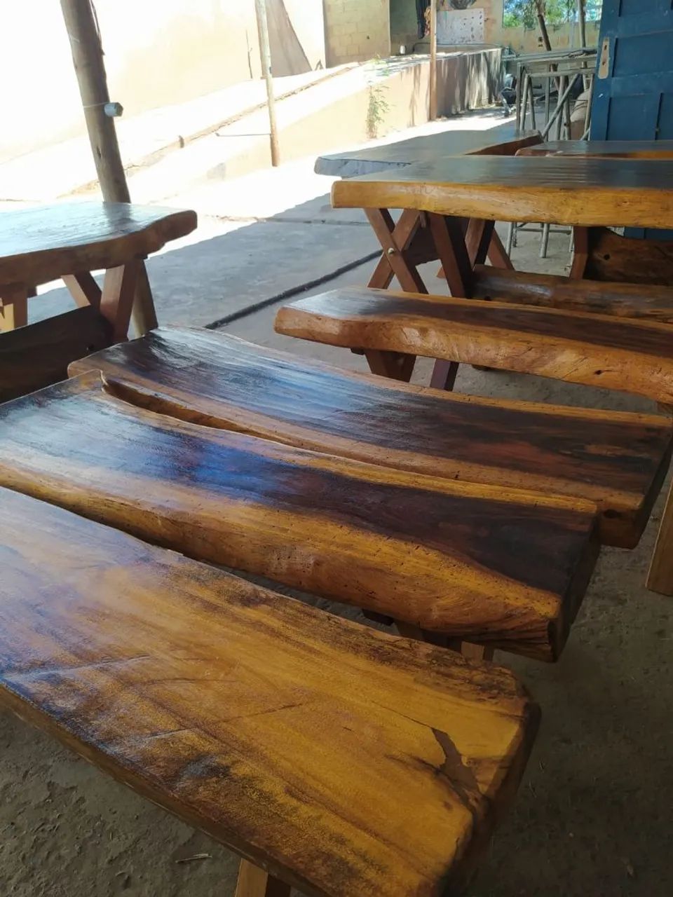 Mesa De madeira Com 2 bancos - Foto 5