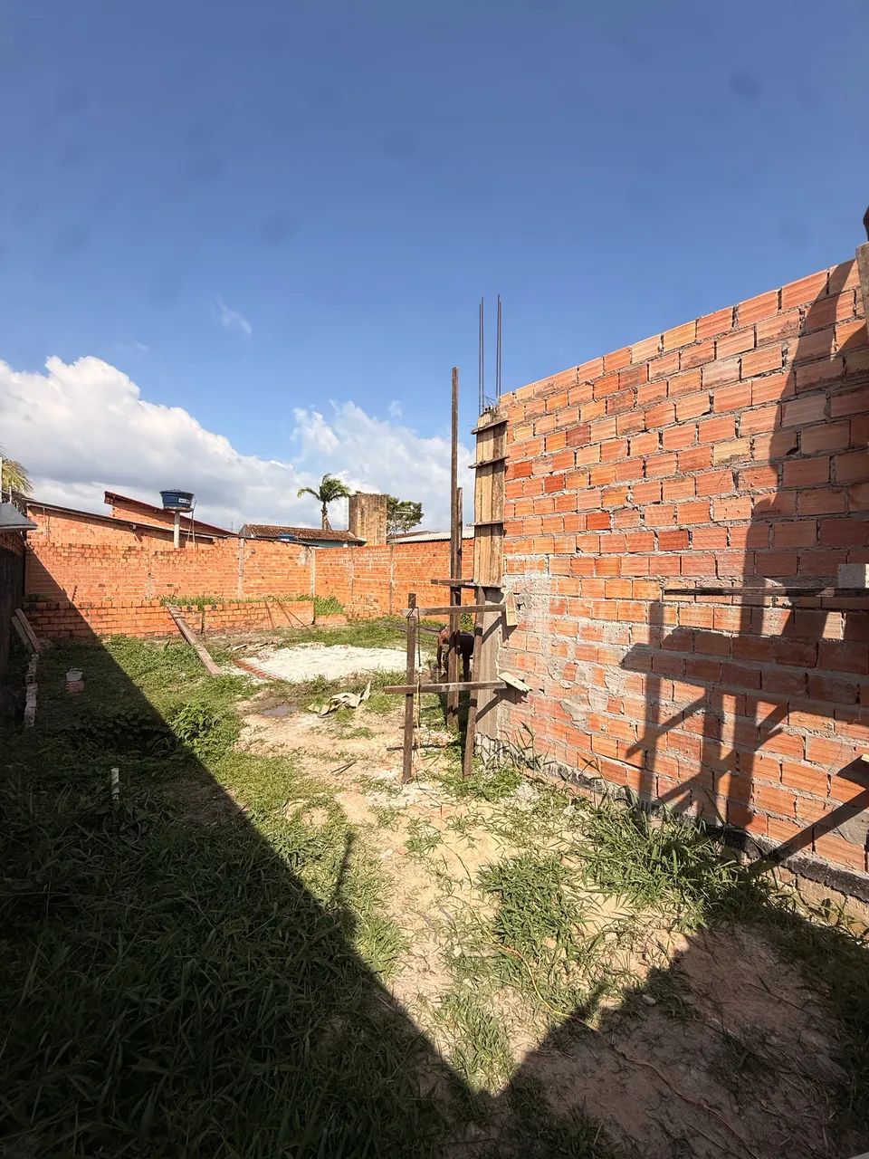 VENDO TERRENO GRANDE COM CONSTRUÇÃO DE CASA EM ANDAMENTO - Foto 2