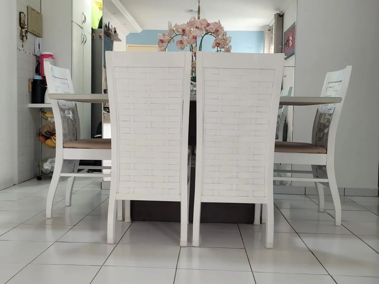 Mesa com 6 cadeiras 