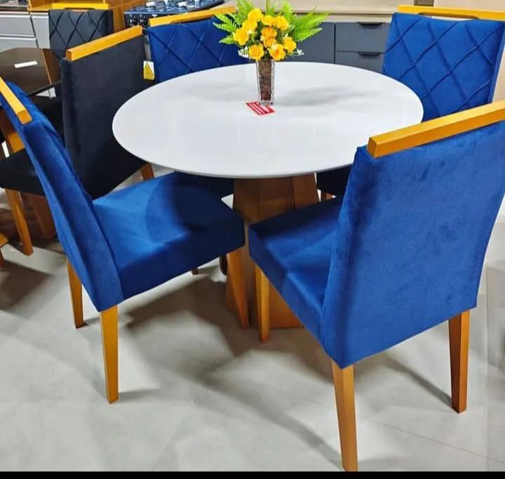 Mesa com 4 cadeiras tampão de vidro