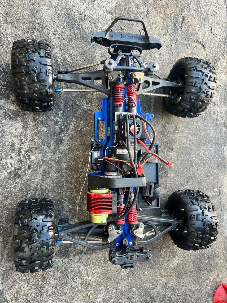 Automodelo Traxxas revo 6S