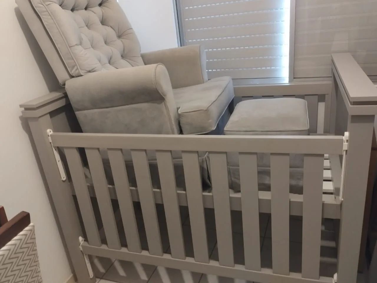 Vendo berço planejado e poltrona - Foto 2
