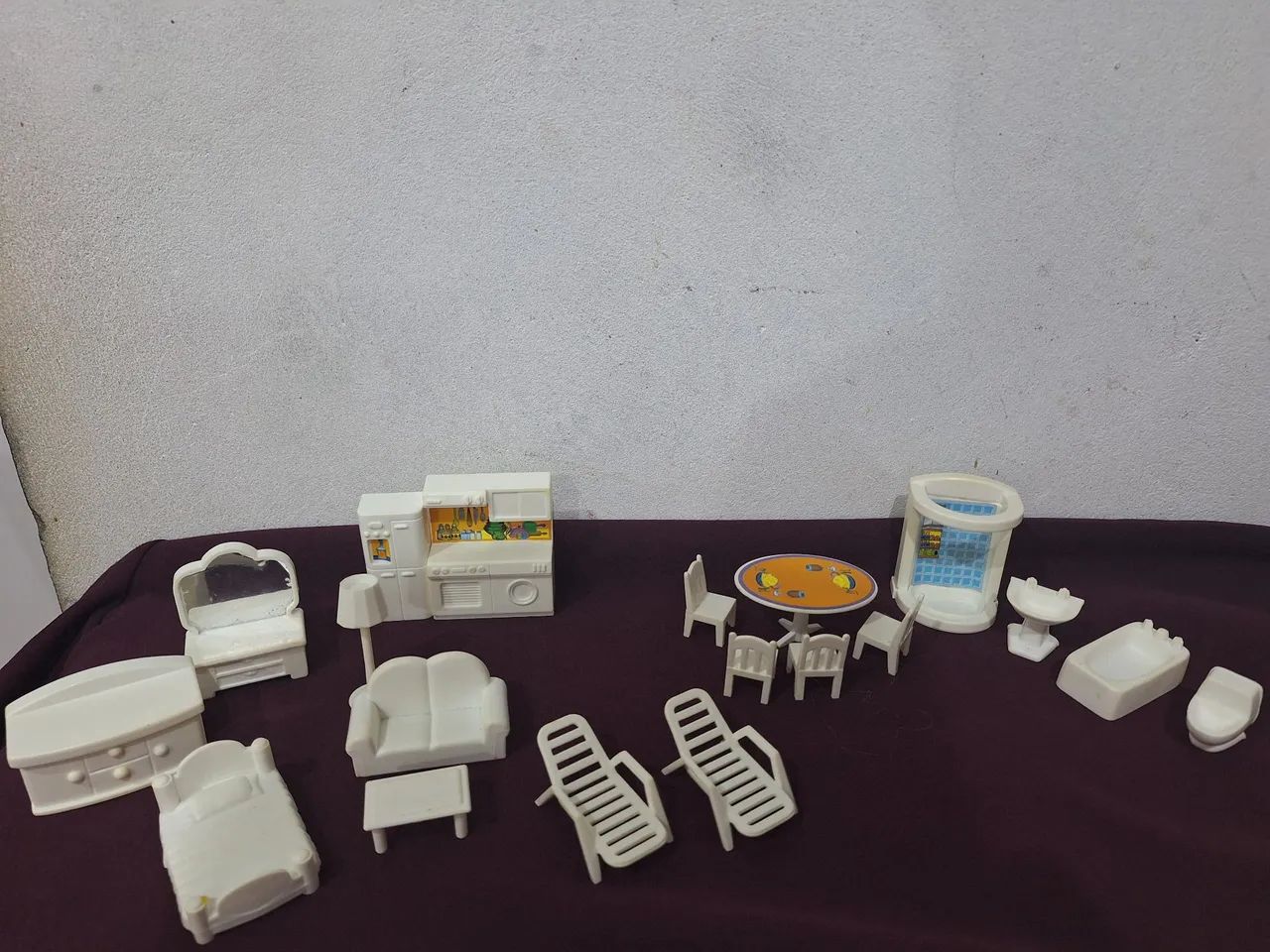 Lote de moveis de mini boneca antigos vintage