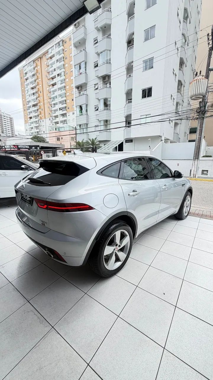 Jaguar E-Pace R-dynamic SE 2.0 AWD 250cv Aut. 2019 - Foto 3
