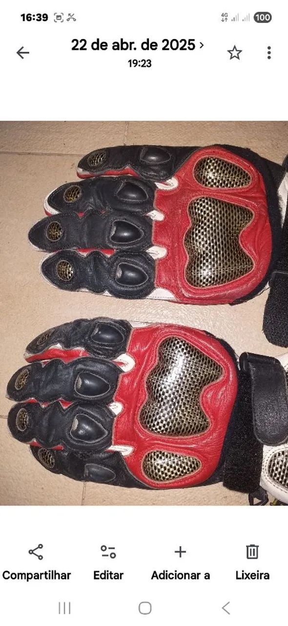 Luvas especiais para moto.