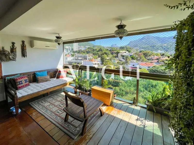 Leblon | Apartamento reformado 2 quartos, com varanda e vista