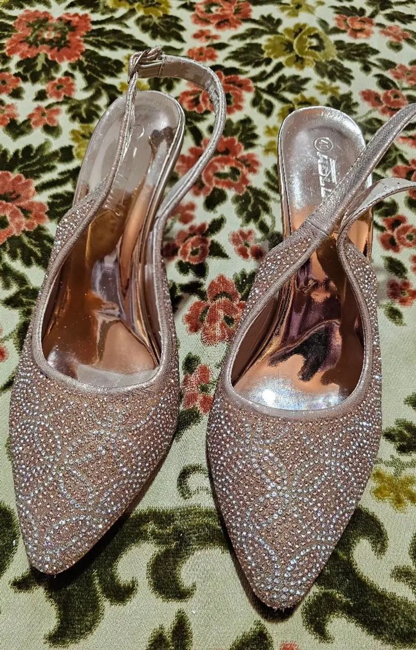 Scarpin strass dourado 38 - Foto 5