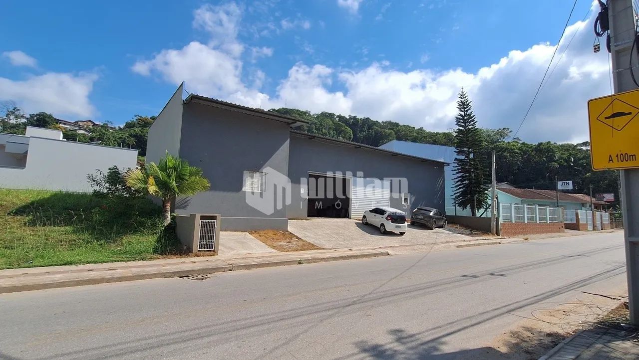 Galpão no Bateas, excelente localização!