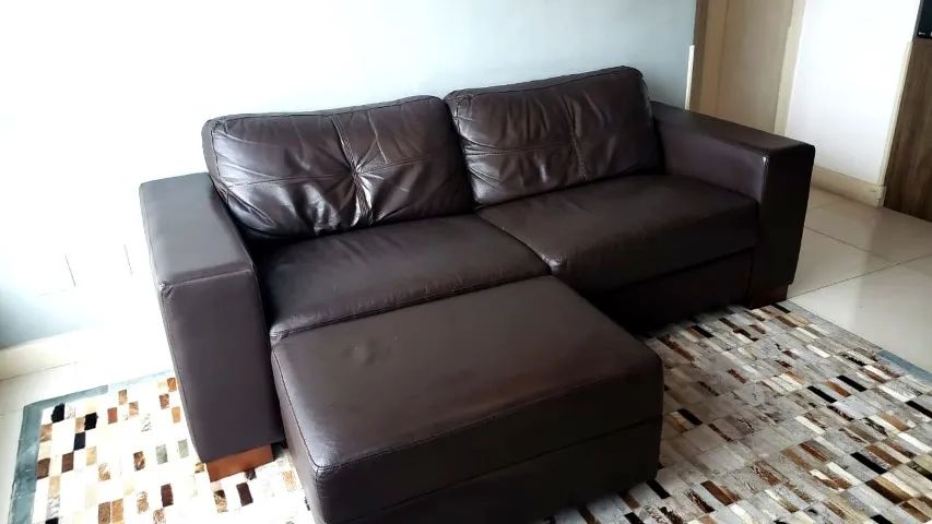 Sofá de Couro com Puff Minuano - Foto 3