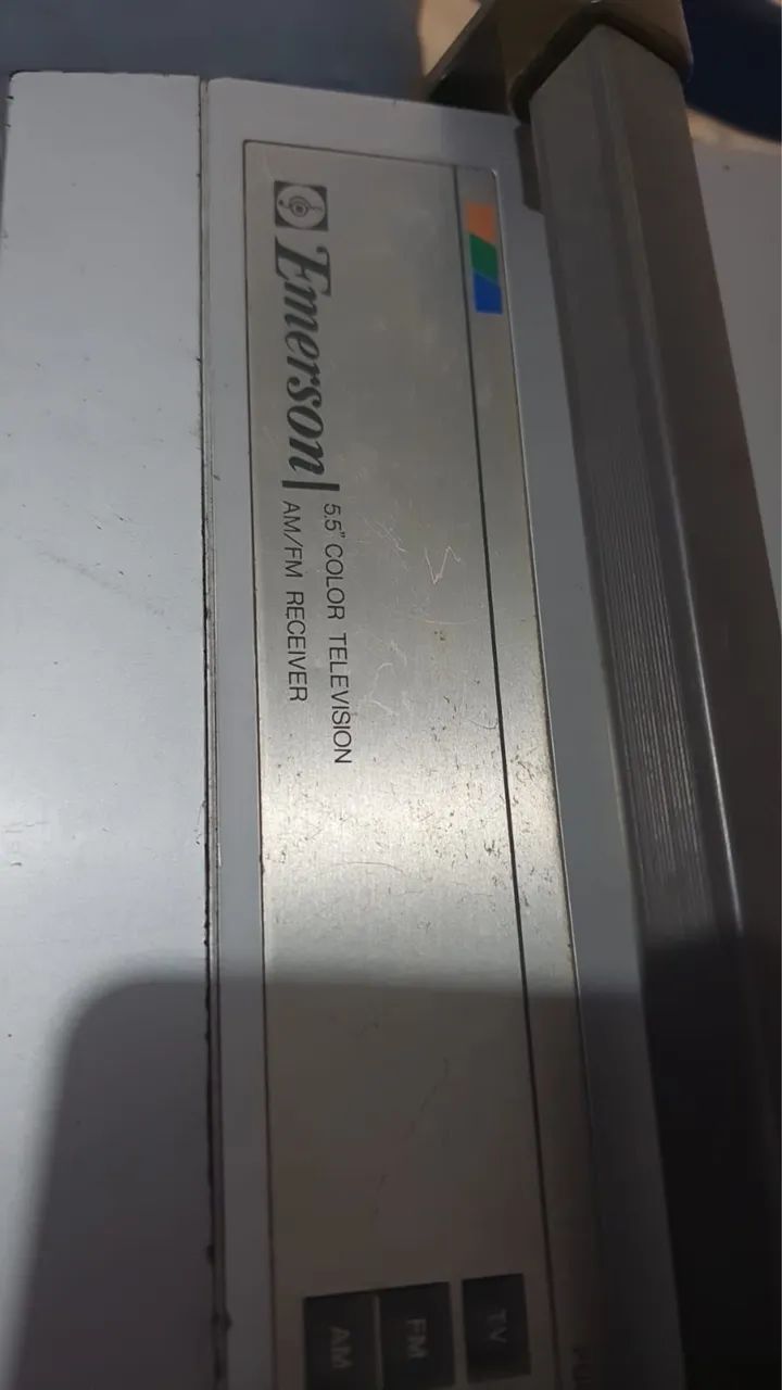 TV CRT Emerson PC5A AM FM - Foto 3