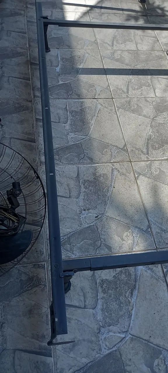 Base de ferro para cama solteiro