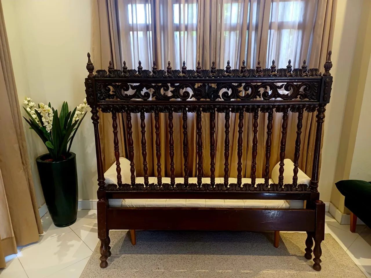 Cama em madeira estilo antigo - Foto 3