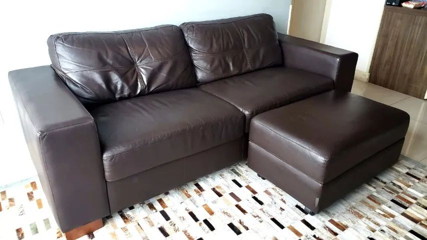 Sofá de Couro com Puff Minuano - Foto 2