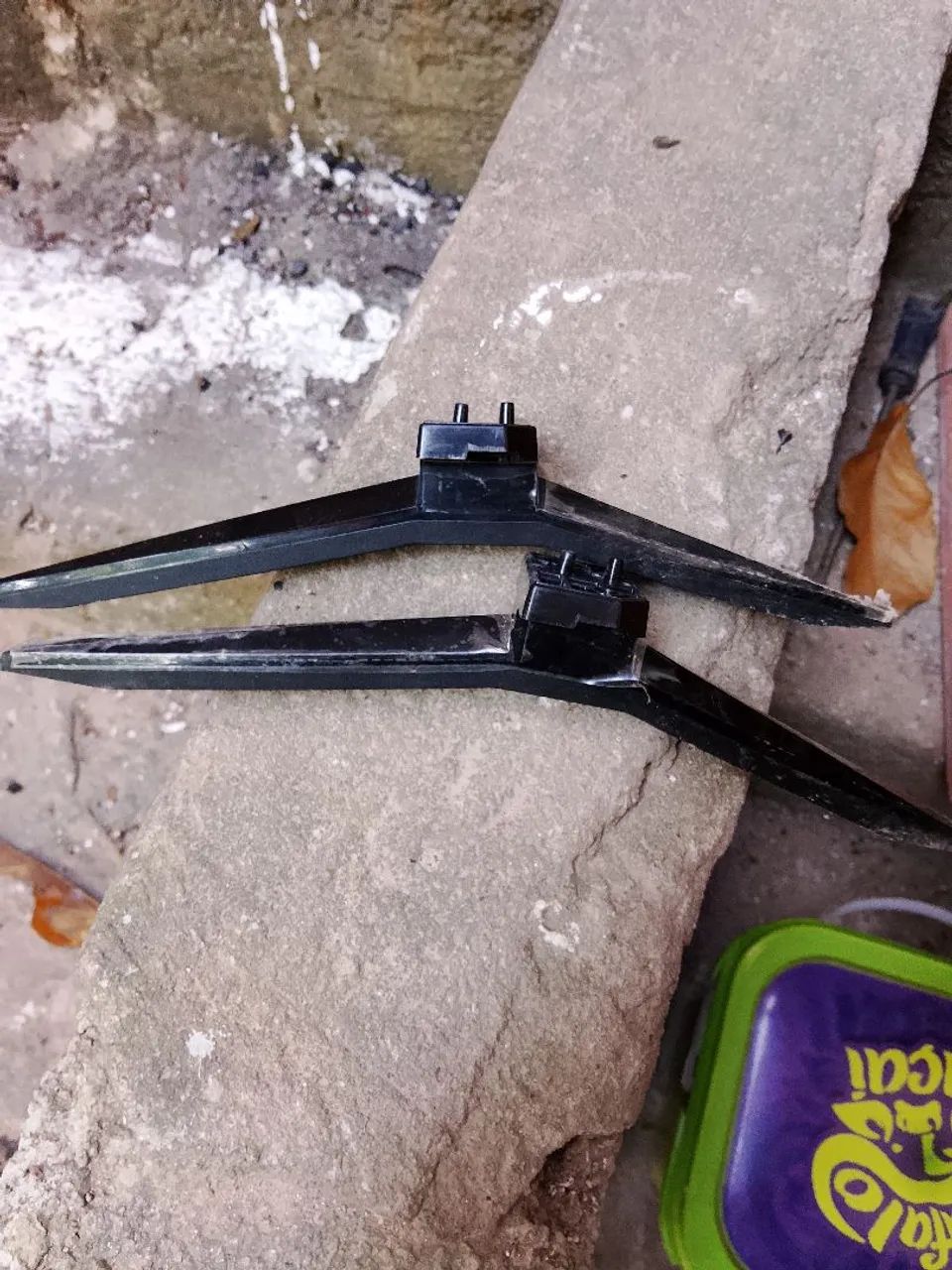 Pés da tv AOC 43 polegadas 