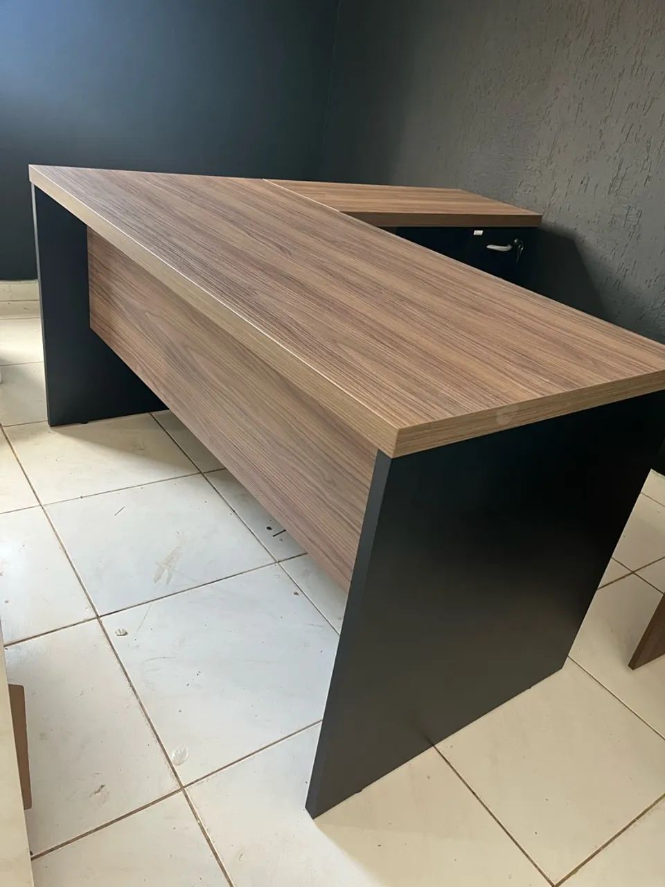 MESA DE ESCRITORIO COM GAVETAS LOJA IKONOFFICE  - Foto 2