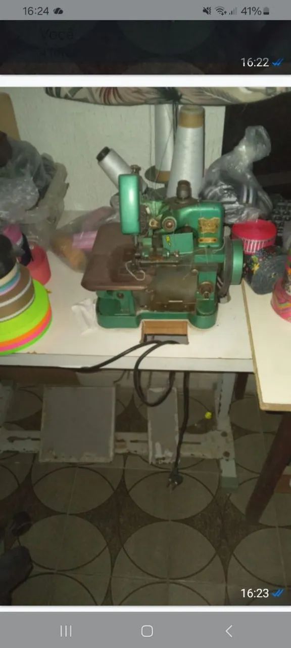 MAQUINA COSURA OVERLOK VERDINHA SEMI INDUSTRIAL NA MESA.