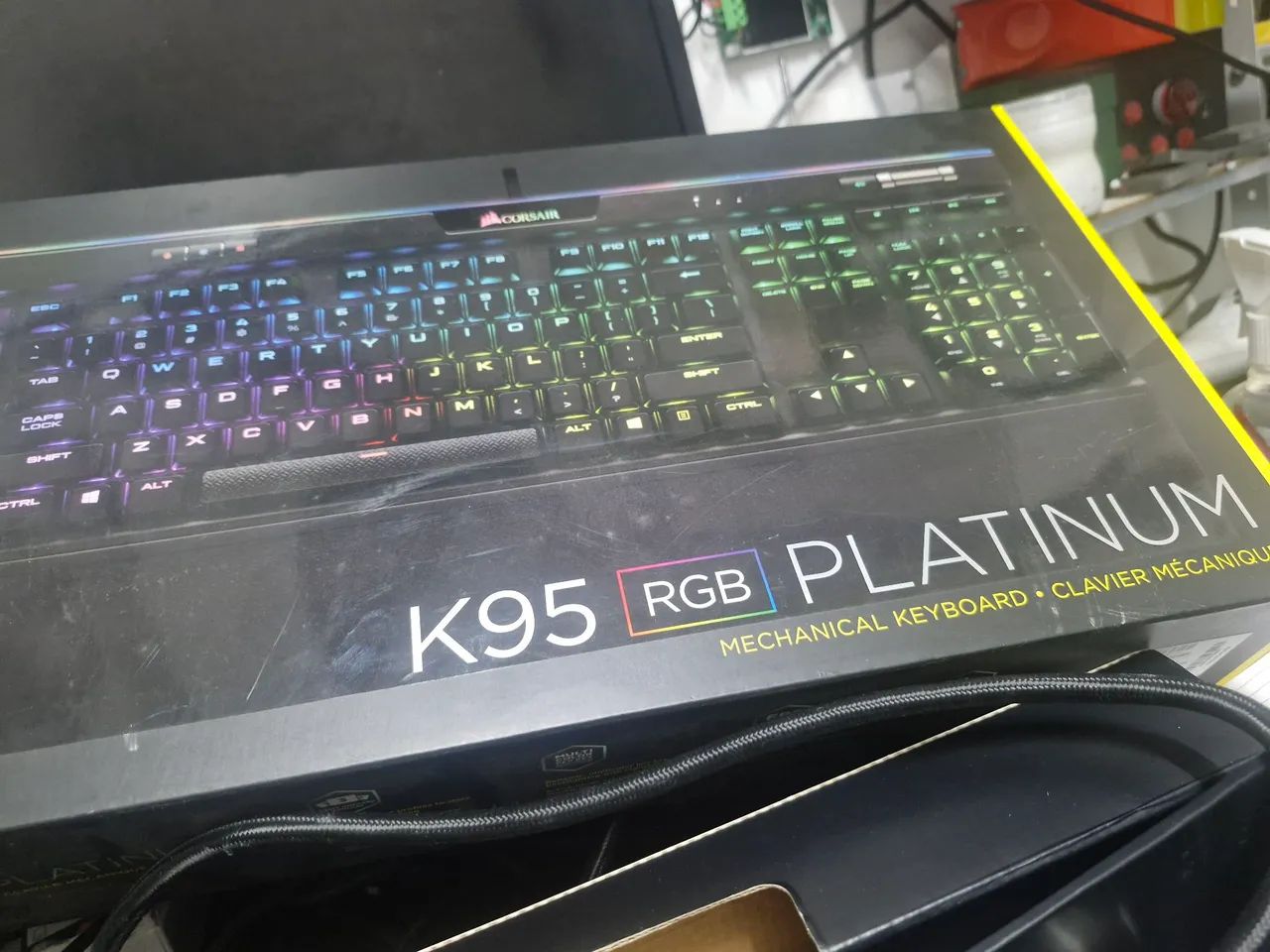 Teclado Corsair K95 RGB PLATINUM