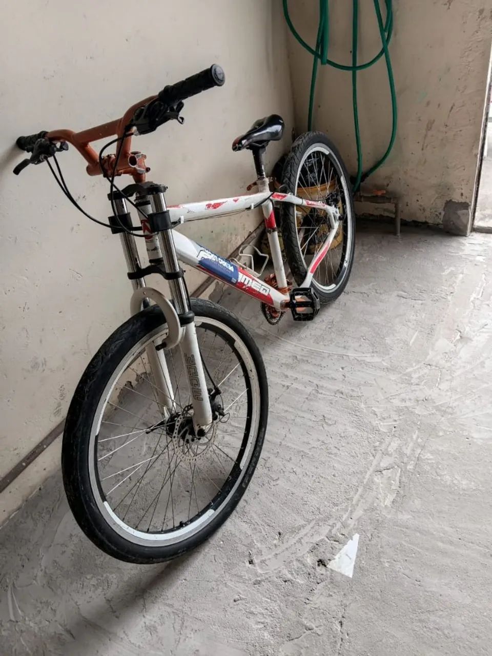 Vendo bicicleta semi nova 800 ,quadro inox 