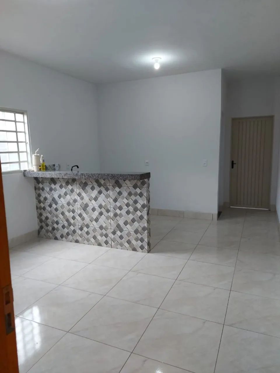 ALUGA-SE KITNET NO SETOR PALMARES - GO