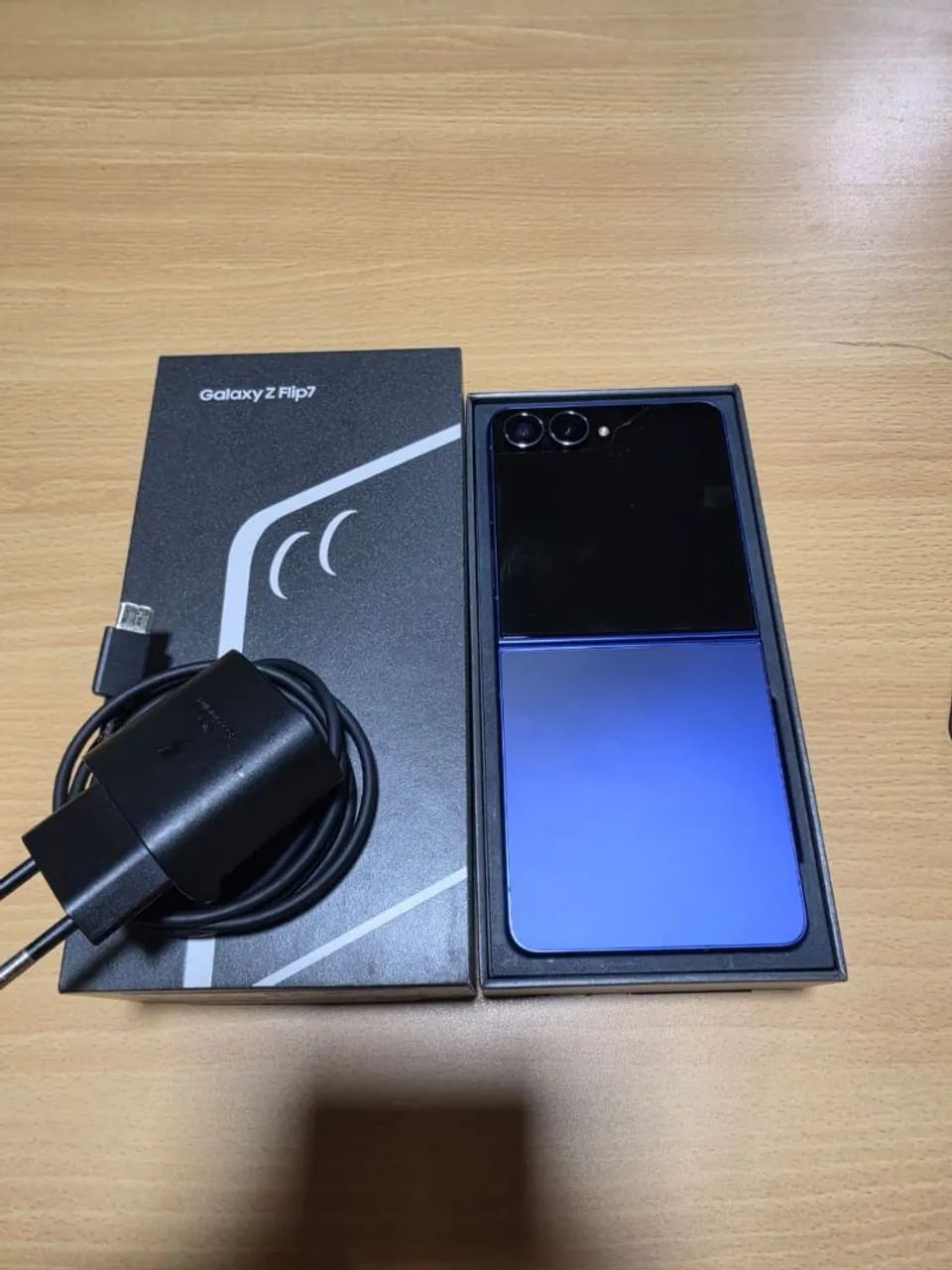 Samsung Z Flip 7 - Foto 4